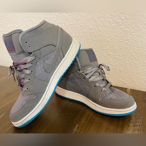 Nike Air Jordan Youth size 6 cool Grey Blue Boy Girl High Tops RETRO PATH GS